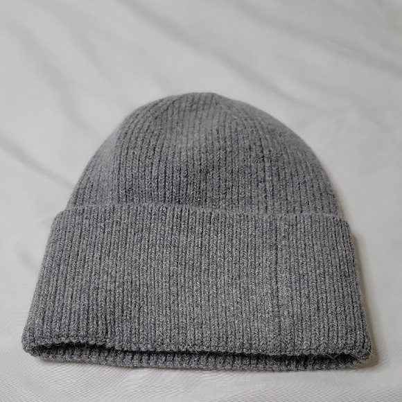 Louis Vuitton Gray Ribbed Beanie - Picture 2 of 3